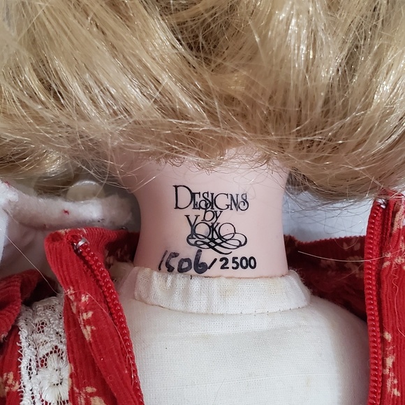 Yoko Designs 18" Porcelain Girl In Winter Dress - Picture 8 of 8